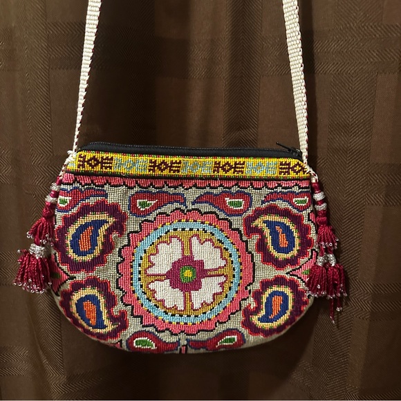 Oval Zip top Small Embroidered Crossbody Handbag Silk Petit Point Uzbekistan - Picture 2 of 4